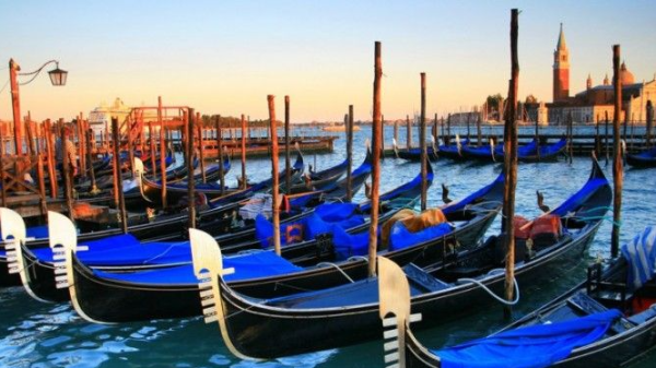 VENETIAN GONDOLA EXPERIENCE